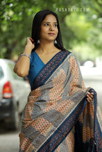 Load image into Gallery viewer, Cotton Sambalpuri Saree in teal and cream with Ikat border and Jhuti motifs – Pasapali
