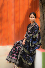 Load image into Gallery viewer, Mercerized Cotton Sambalpuri Saree with Pasapali, Lotus &amp; Peacock Motifs – Pasapali
