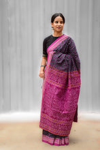 Load image into Gallery viewer, Mercerized Cotton Sambalpuri Saree | Black Phula Jaal Motif with Magenta Pink Pallu | Pasapali
