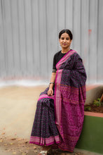 Load image into Gallery viewer, Mercerized Cotton Sambalpuri Saree | Black Phula Jaal Motif with Magenta Pink Pallu | Pasapali
