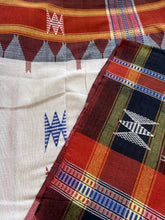 Load image into Gallery viewer, Kusumita Kotpad Saree | Off-White Natural Dye Cotton Saree | Pasapali
