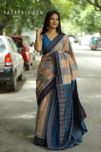 Load image into Gallery viewer, Odisha handloom cotton saree in dual tone teal cream with Ikat border – Pasapali
