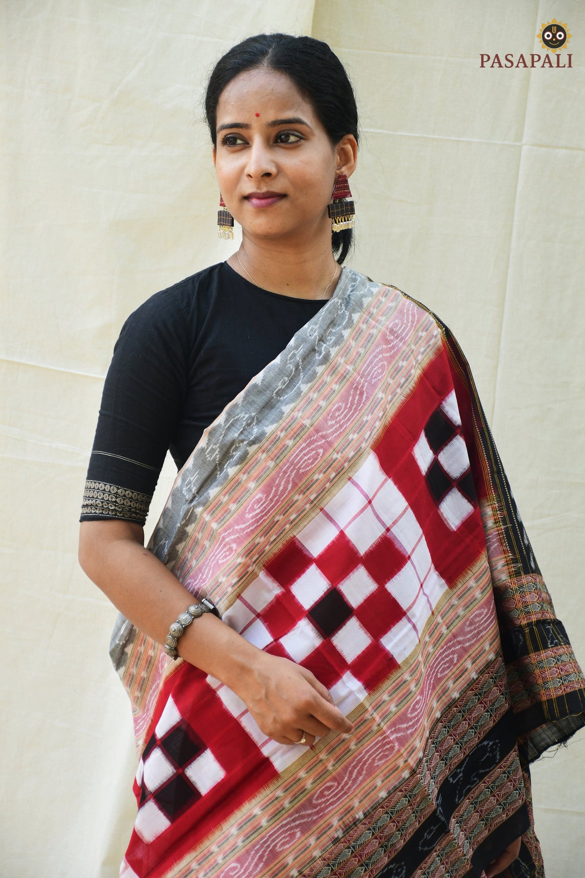 Bichitrapuri Saree in Black pallu with elephant and duck motifs — Sambalpuri Bandha saree — Pasapali