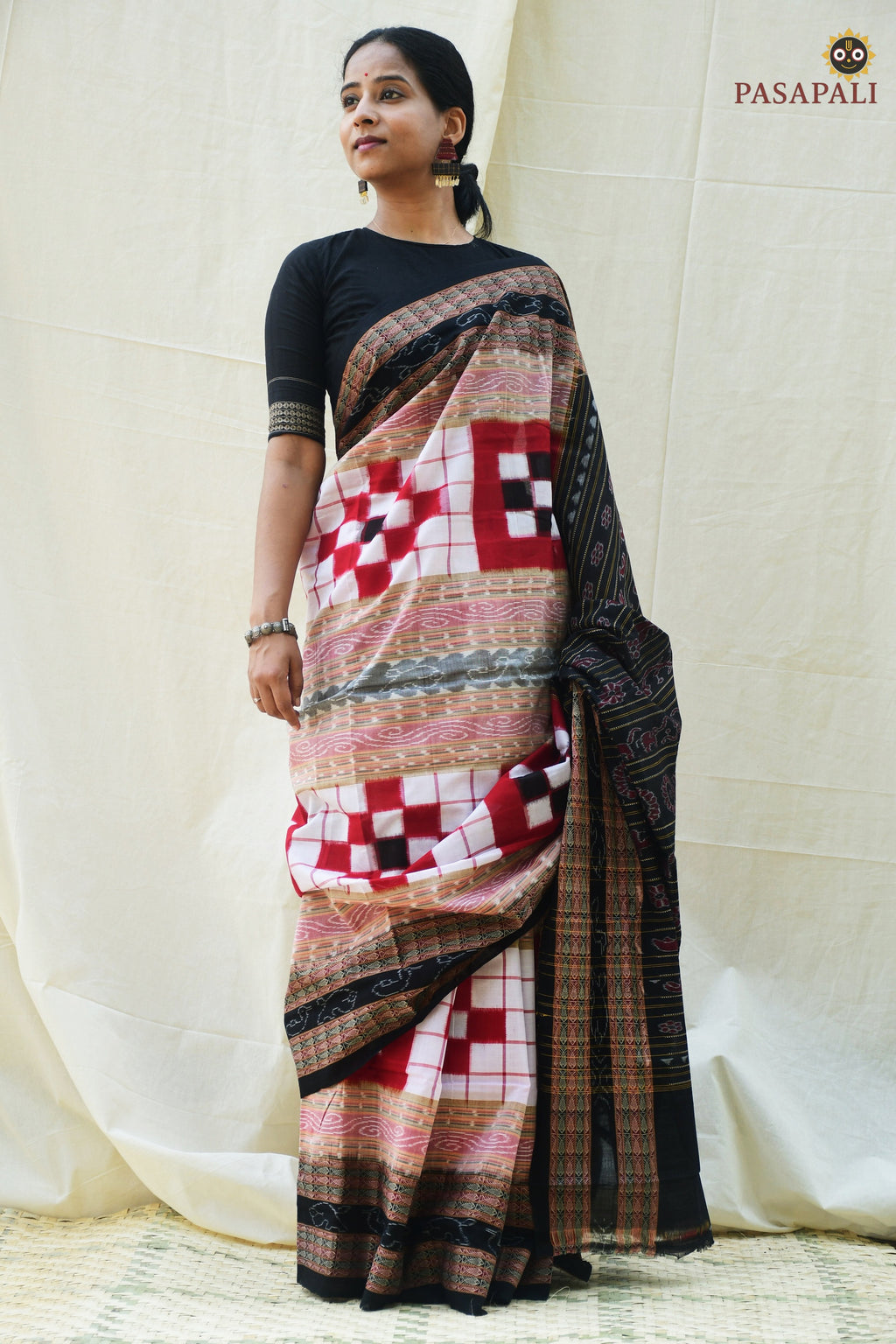 Bichitrapuri Black pallu with elephant and duck motifs — Sambalpuri Bandha saree — Pasapali