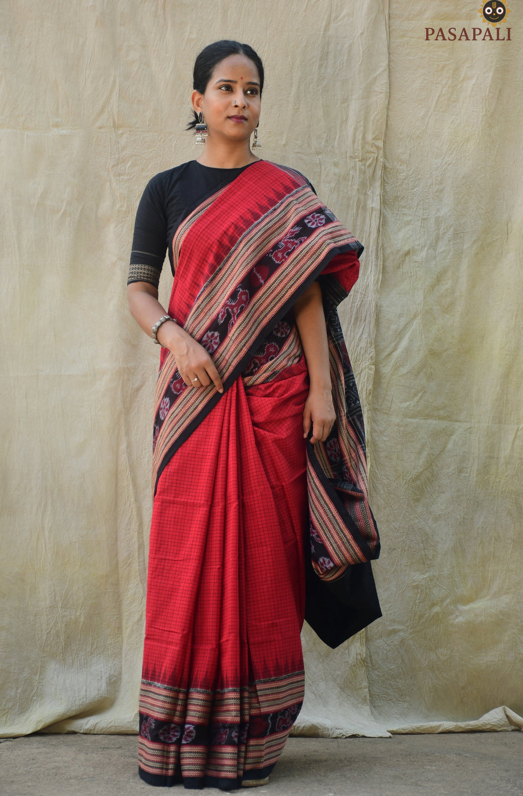 Black pallu with duck and elephant motifs — Sambalpuri Bandha ikat saree — Pasapali Odisha