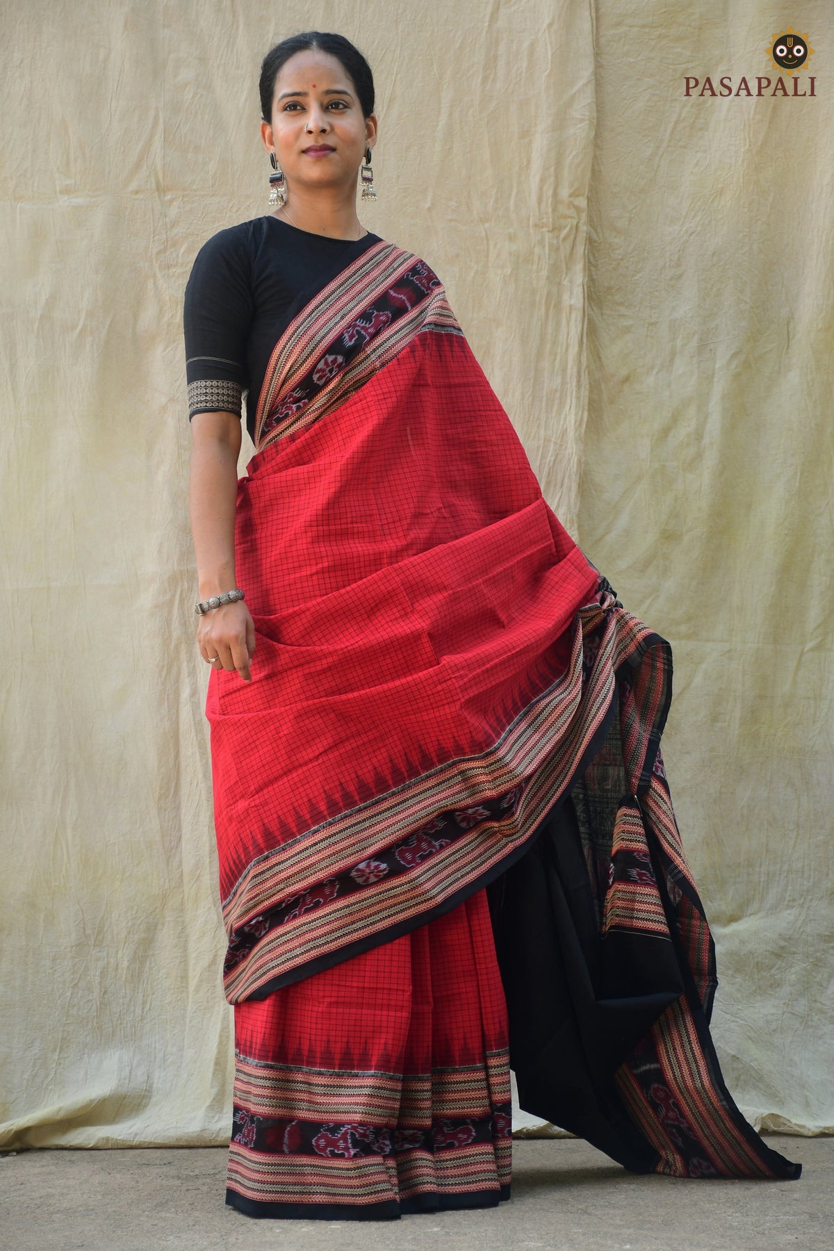 Red Sachipar in Black pallu with duck and elephant motifs — Sambalpuri Bandha ikat saree — Pasapali