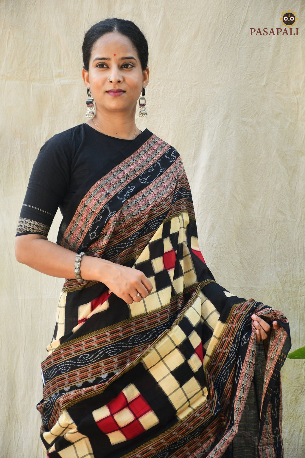 Bichitrapuri Cream Sambalpuri Mercerized Cotton Saree | Pasapali