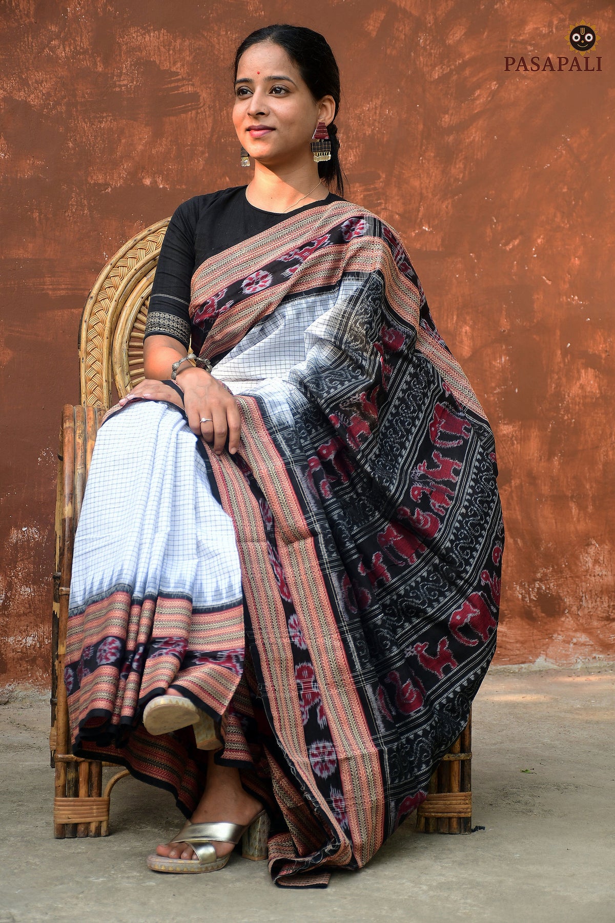Sachipar White Sambalpuri mercerized cotton saree— khajur motif — Pasapali Odisha