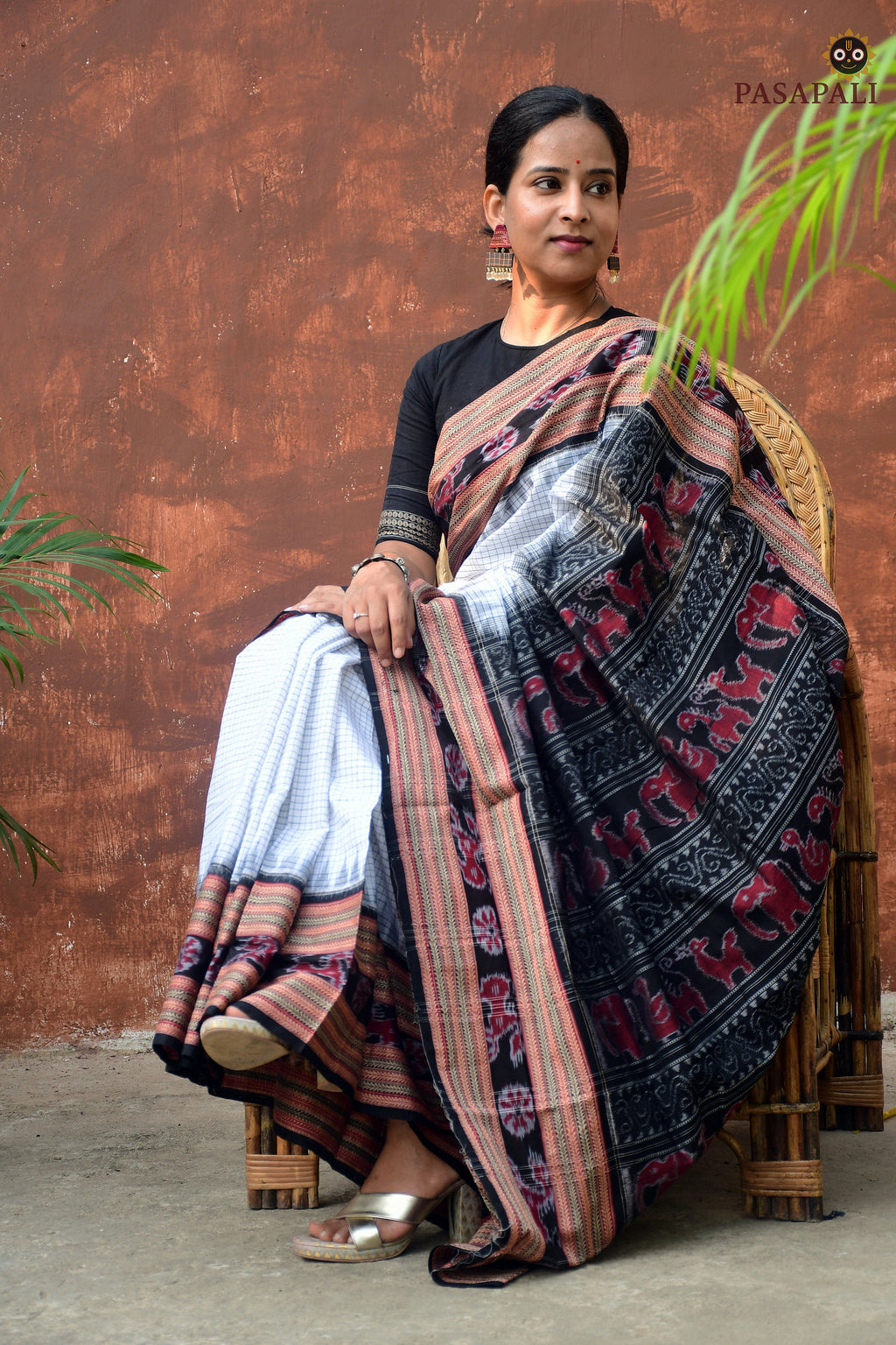 Sachipar Black pallu with duck and elephant motifs — Sambalpuri Bandha ikat saree — Pasapali Odisha
