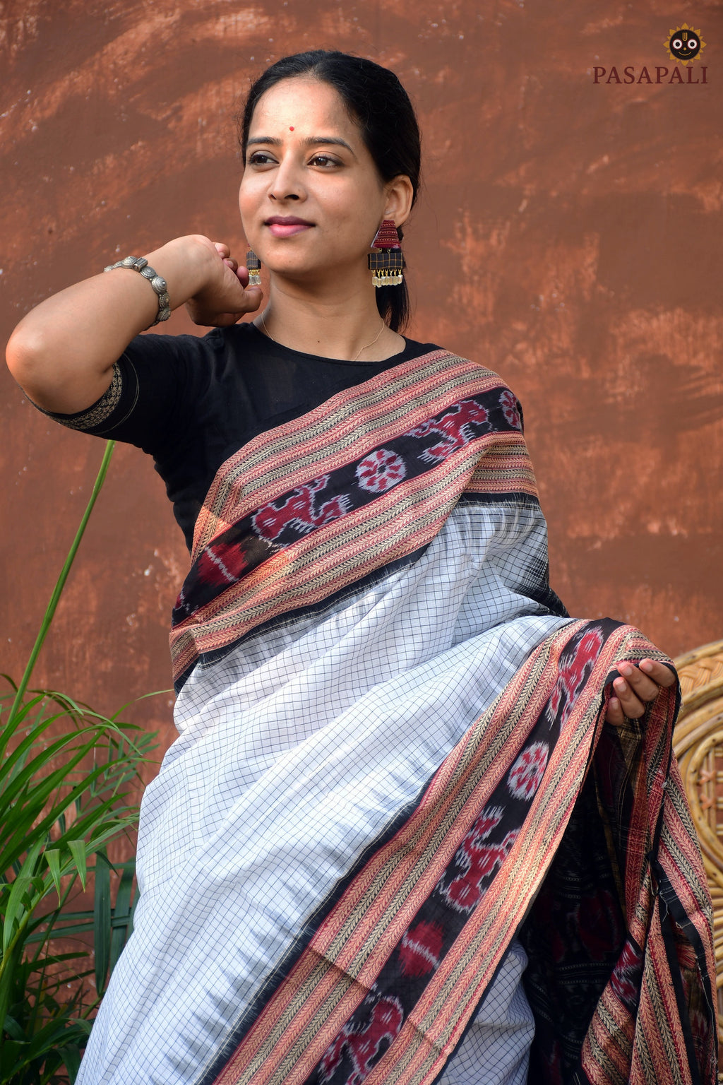 White Sambalpuri Sachipar mercerized cotton saree — check pattern, black khajur chevron border, duck and elephant pallu by Pasapali