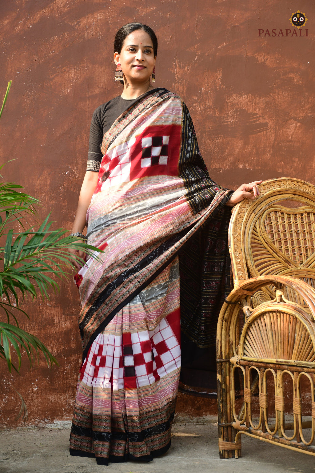 Bichitrapuri White Sambalpuri Mercerized Cotton Saree | Pasapali