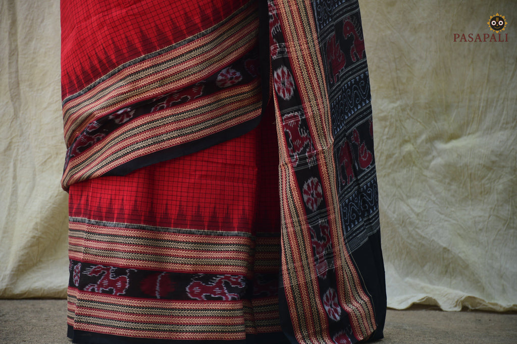 Close-up of Sachipar ikat weave — Deep Red Sambalpuri mercerized cotton handloom saree — Pasapali