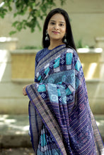 Load image into Gallery viewer, Traditional Sambalpuri Ikat saree in Sachipar and chessboard pattern with unique fish-star border – Pasapali.
