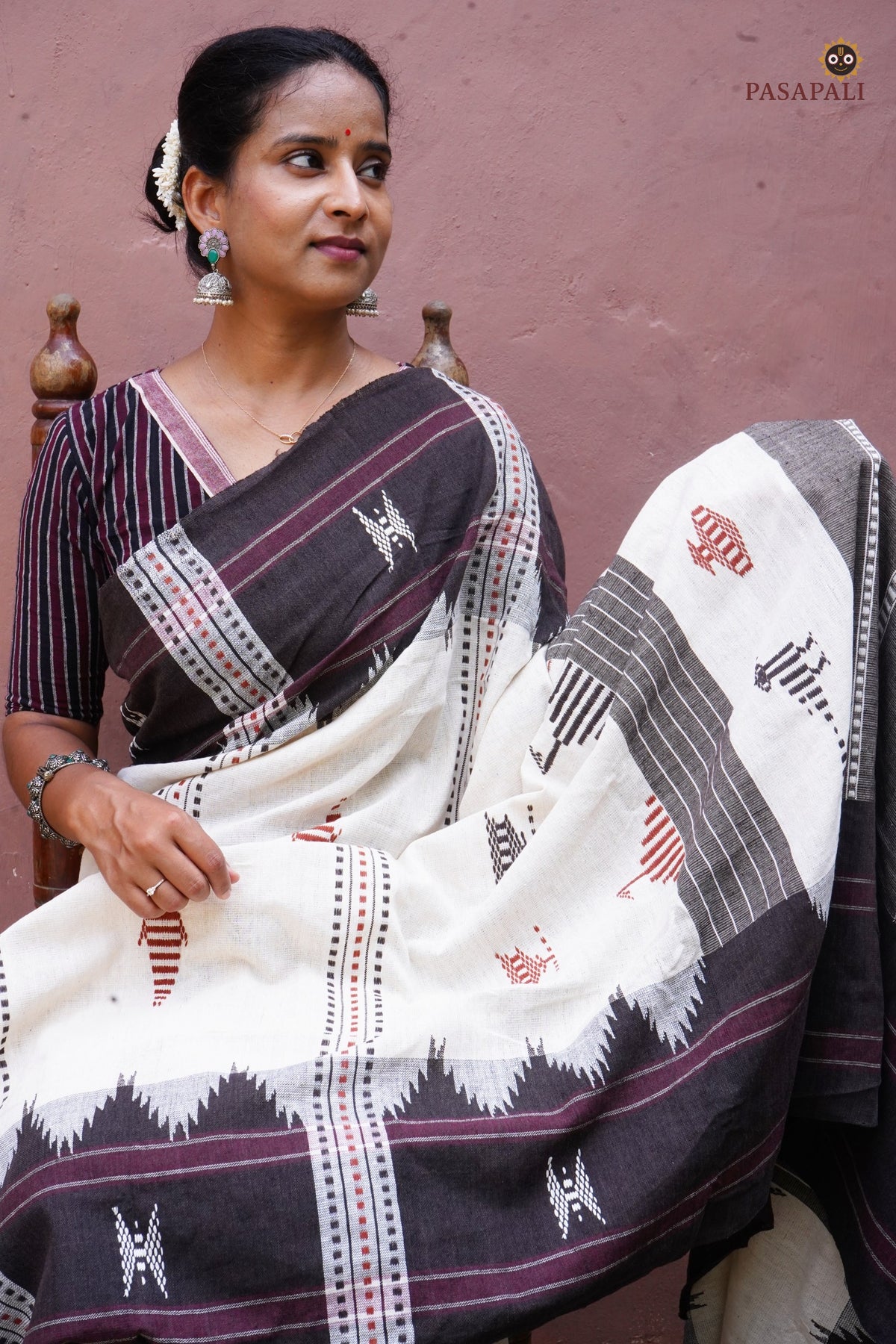 Aalraga Kotpad natural dye saree flat lay — full 5.40m off-white cotton with aal bark brown, Pasapali collection