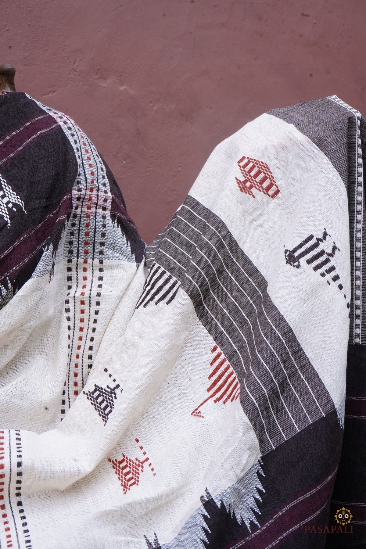 Aalraga Kotpad handloom cotton saree front drape — Mirgan tribal weavers Odisha, aal bark dyed brown motifs