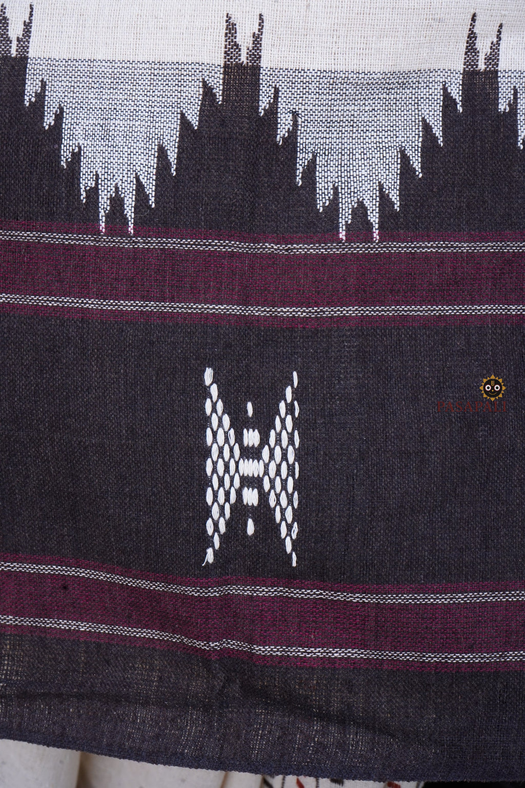 Aalraga Kotpad saree kumbha temple border — extra-weft raised brown border on off-white handspun cotton, Pasapali