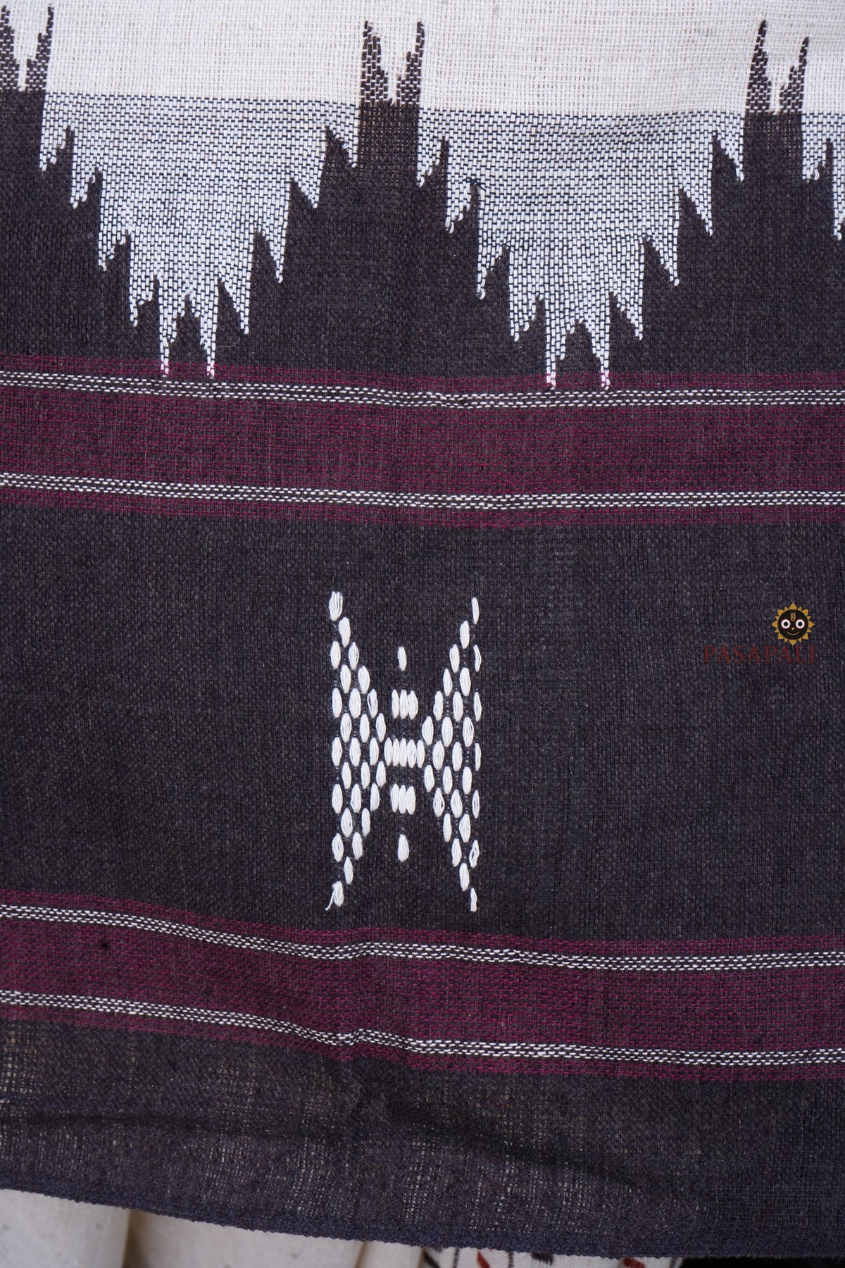 Aalraga Kotpad saree kumbha temple border — extra-weft raised brown border on off-white handspun cotton, Pasapali