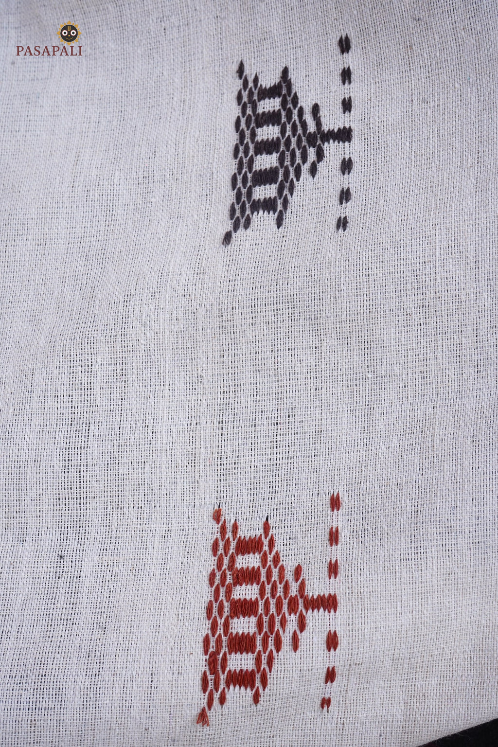 Aalraga pallu close-up — macha fish and pharsa axe motifs, authentic Kotpad textile, Pasapali Odisha
