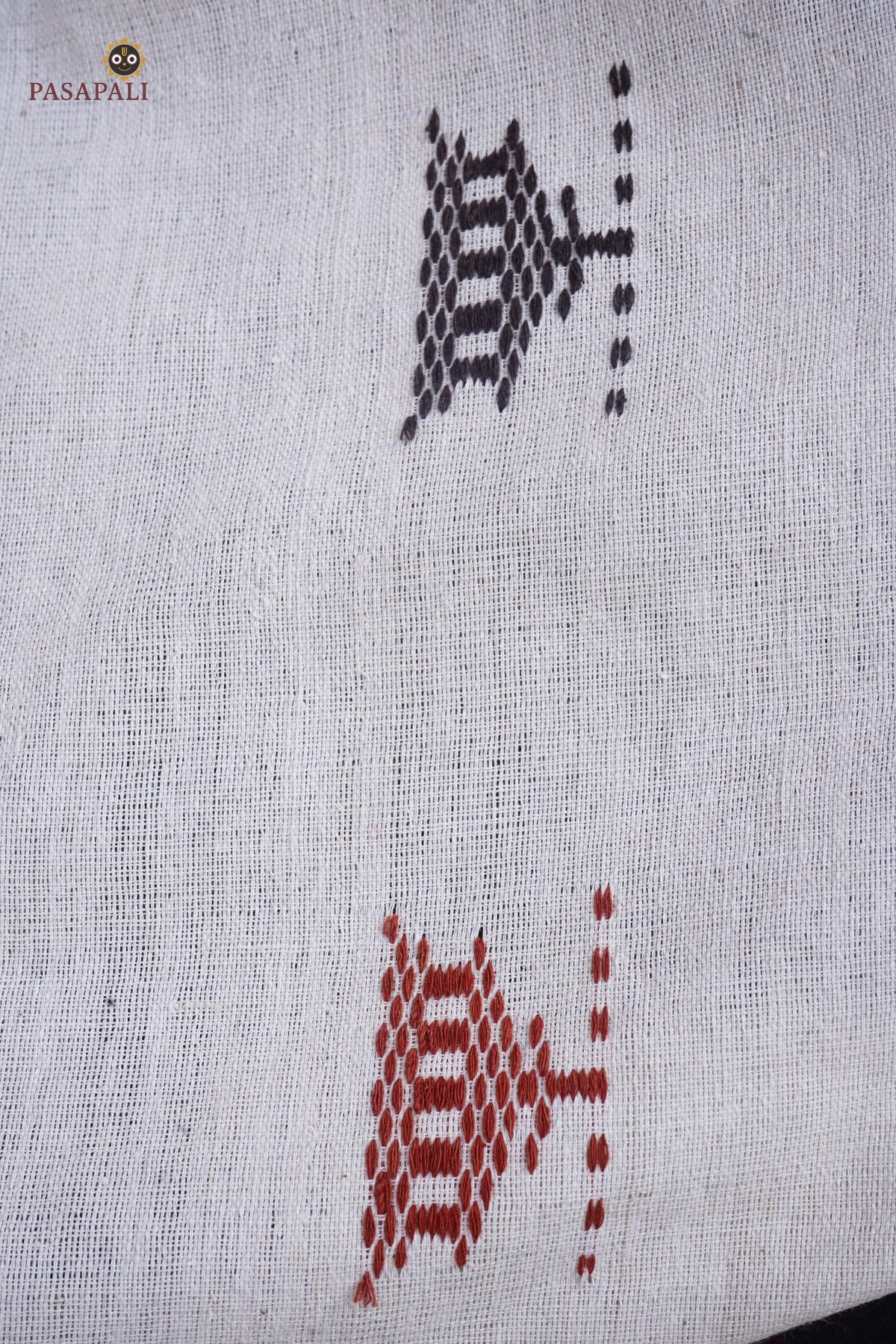 Aalraga pallu close-up — macha fish and pharsa axe motifs, authentic Kotpad textile, Pasapali Odisha