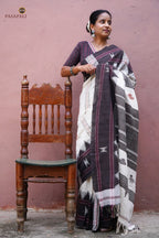 Aalraga Kotpad saree kumbha border close-up — raised temple border, multi-shuttle interlocking, brown on off-white