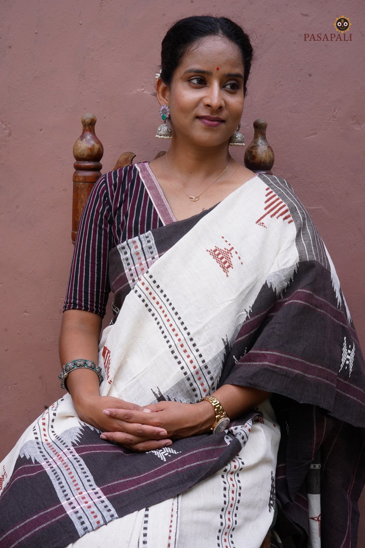 Aalraga Kotpad handloom saree body weave — tribal macha and pharsa motifs on handspun off-white cotton, Odisha