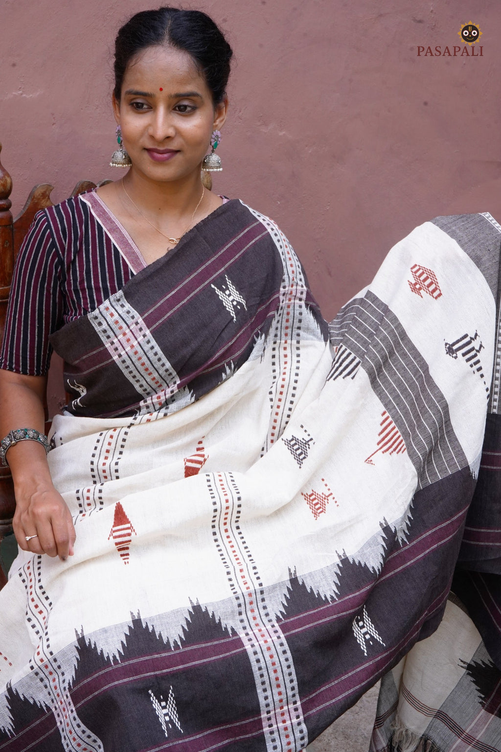 Aalraga Kotpad saree motif detail — pharsa axe and macha fish woven in extra-weft on handspun cotton, Odisha