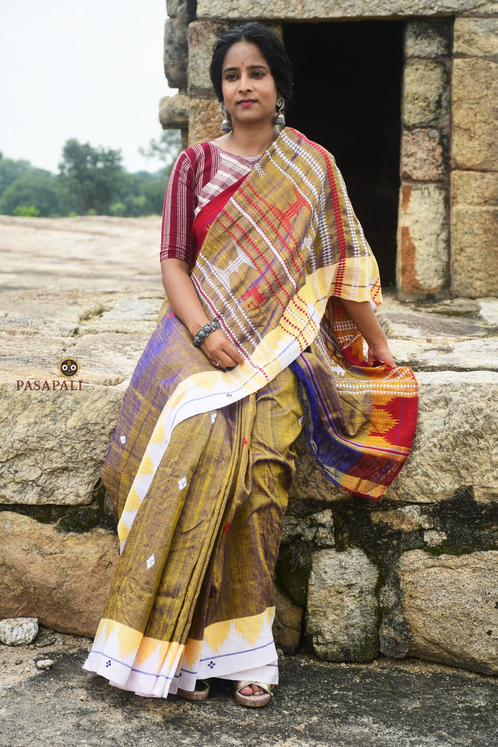Kumbha border close-up on Amalaki Kotpad saree — raised temple motif via multi-shuttle interlocking, red on golden