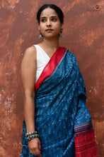 Load image into Gallery viewer, Annapriya Sambalpuri cotton saree front drape — teal blue with red fish motif border and flower pallu, Bhulia weavers
