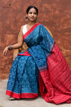 Load image into Gallery viewer, Close-up of red solid border with fish motif on Annapriya Sambalpuri Bandha cotton saree by Pasapali
