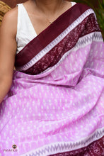 Load image into Gallery viewer, Close-up of deep maroon flower motif border on Annapurna Sambalpuri Bandha saree — Bhulia handloom, Pasapali.
