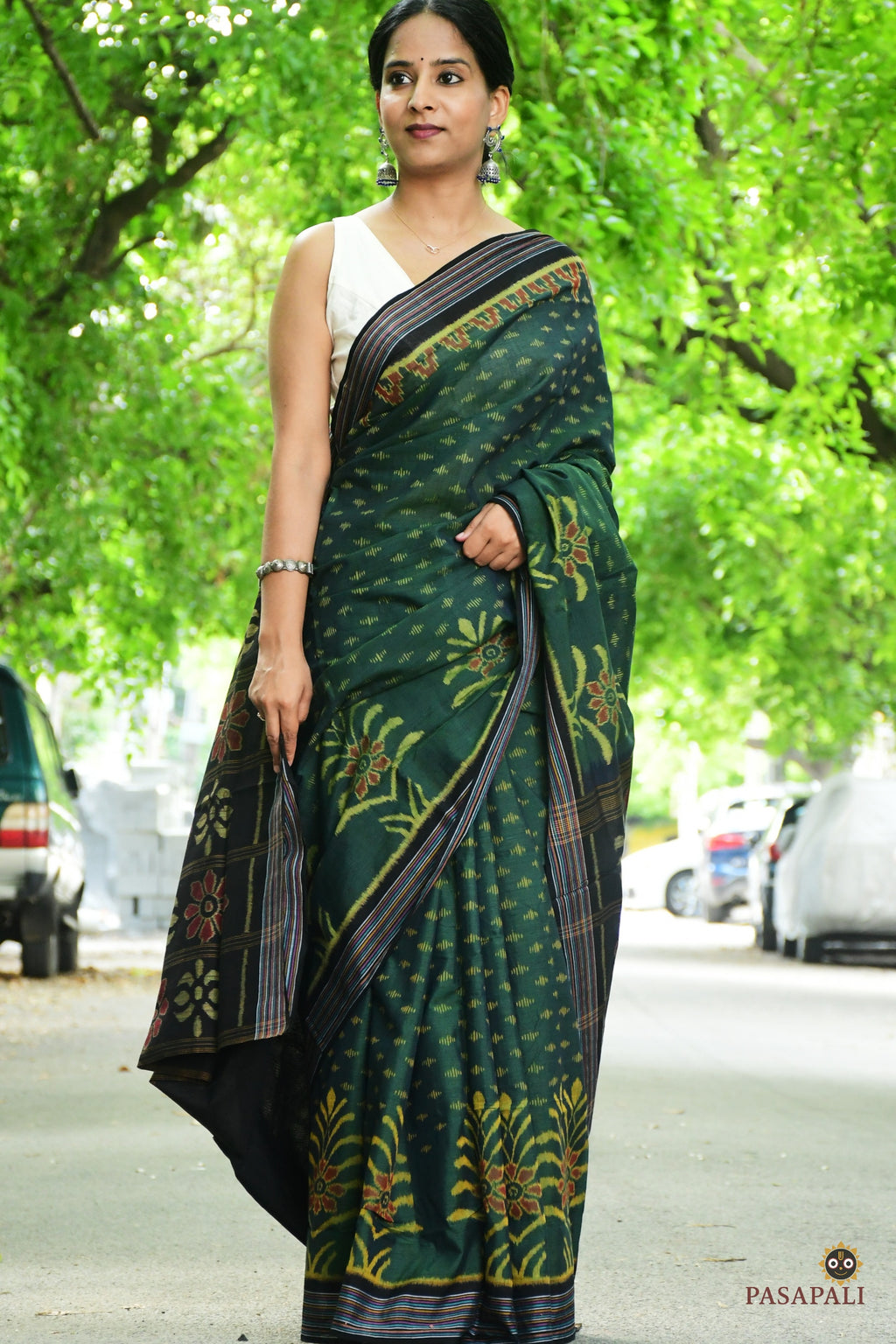 Full view of deep green Sambalpuri mercerized cotton saree with striped buta body and yellow flower at hem, Pasapali.