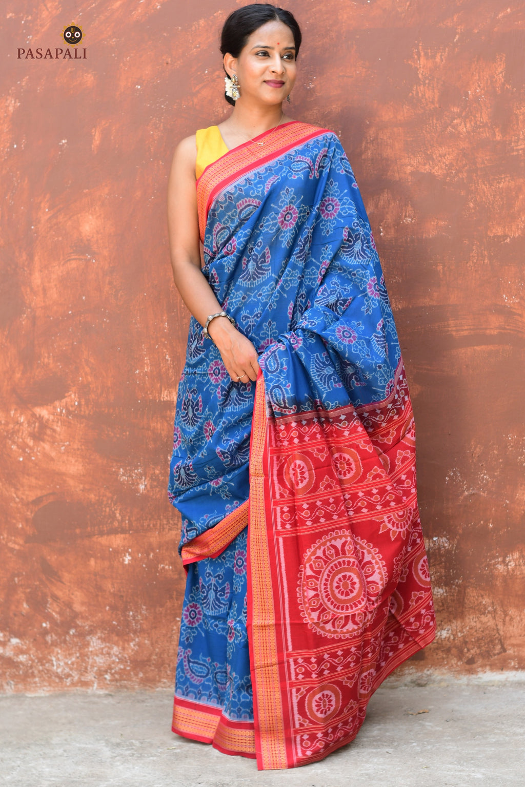 Barshika red pallu close-up — flower chakra ikat motif on GI certified Sambalpuri cotton saree by Pasapali