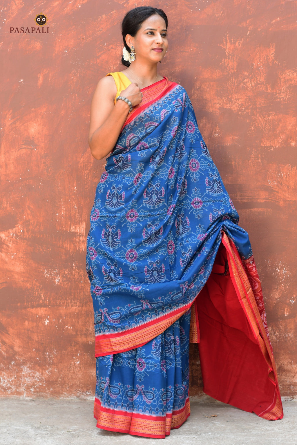 Body weave detail of Barshika Blue Sambalpuri cotton saree — mayur and flower motifs in Bandha double ikat by Pasapali