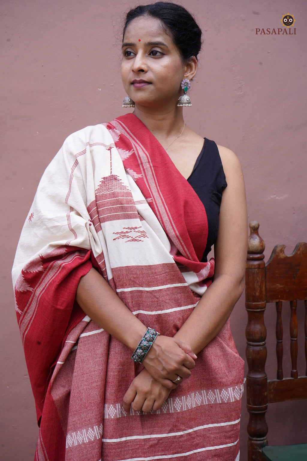 Texture close-up of Bhoomi Kotpad cotton saree — handspun weave surface showing aal bark dye depth, Pasapali