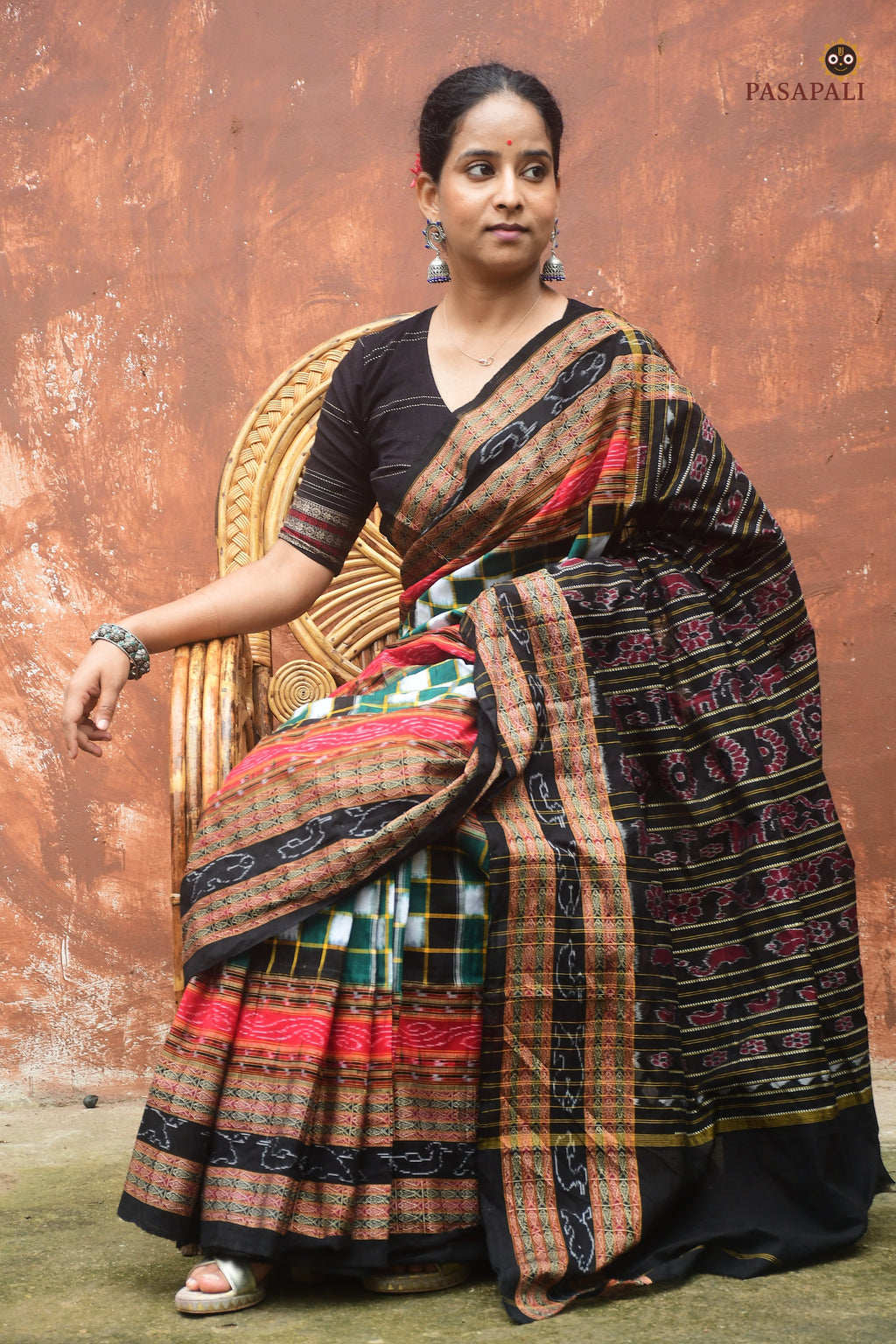Phula motif pallu detail — Bichitrapuri Sambalpuri cotton saree in green and black | Pasapali