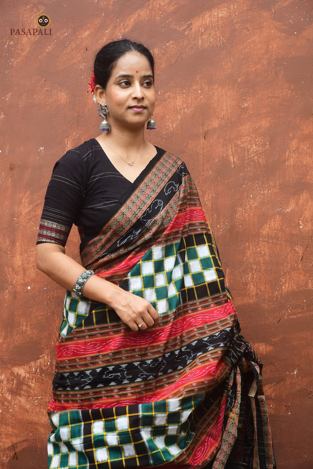 Body weave detail — vintage saktapar check double ikat pattern on Bichitrapuri Sambalpuri saree