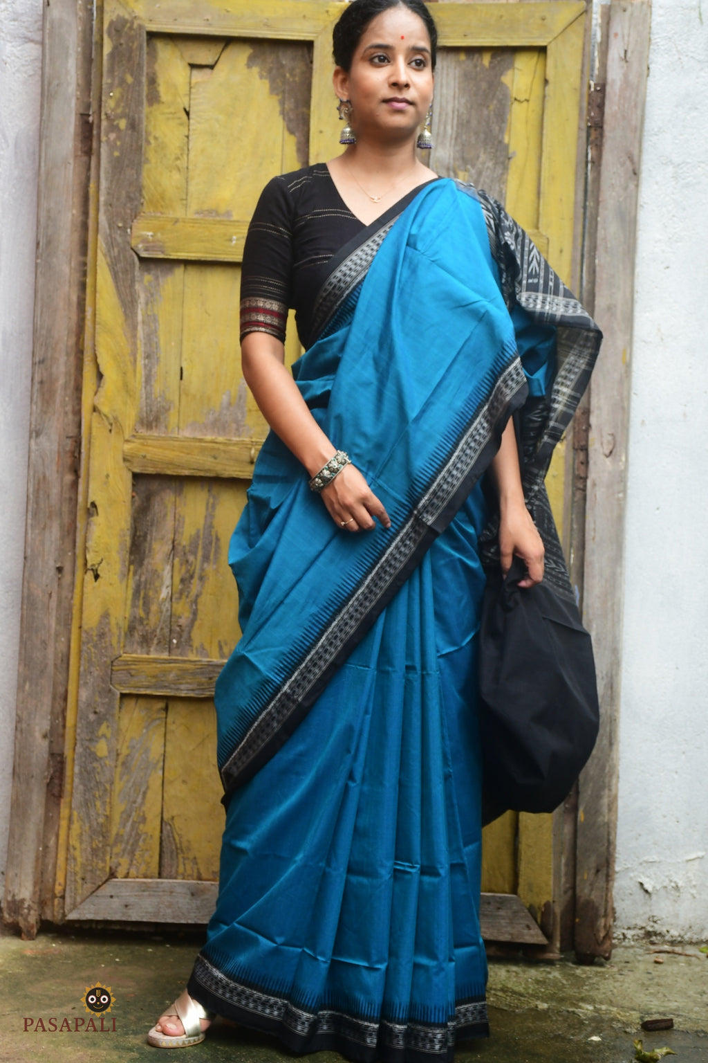 Bimala blue Sambalpuri cotton saree full view — Bandha double ikat, ikat kathiphera border, Pasapali handloom Odisha