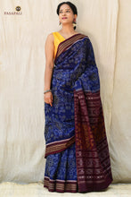 Load image into Gallery viewer, Maroon pallu detail with traditional floral jhoti motifs on blue Sambalpuri Bandha saree, Pasapali
