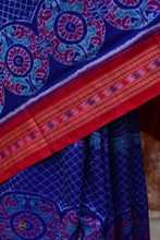 Load image into Gallery viewer, Mercerized cotton texture detail of Charulata GI certified Sambalpuri Bandha saree by Pasapali — warp weft 120.
