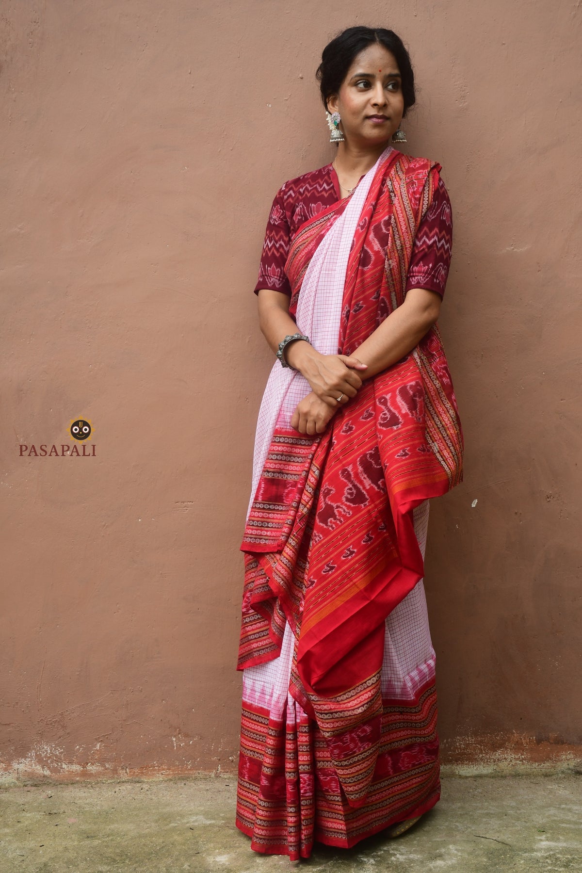 Front drape of Charushila — GI certified Sambalpuri Handloom saree in mercerized cotton, Sachipar type, Pasapali