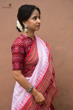 Dasphulia border close-up on Charushila — red ikat motifs on white Sambalpuri cotton saree, Bhulia weavers Odisha