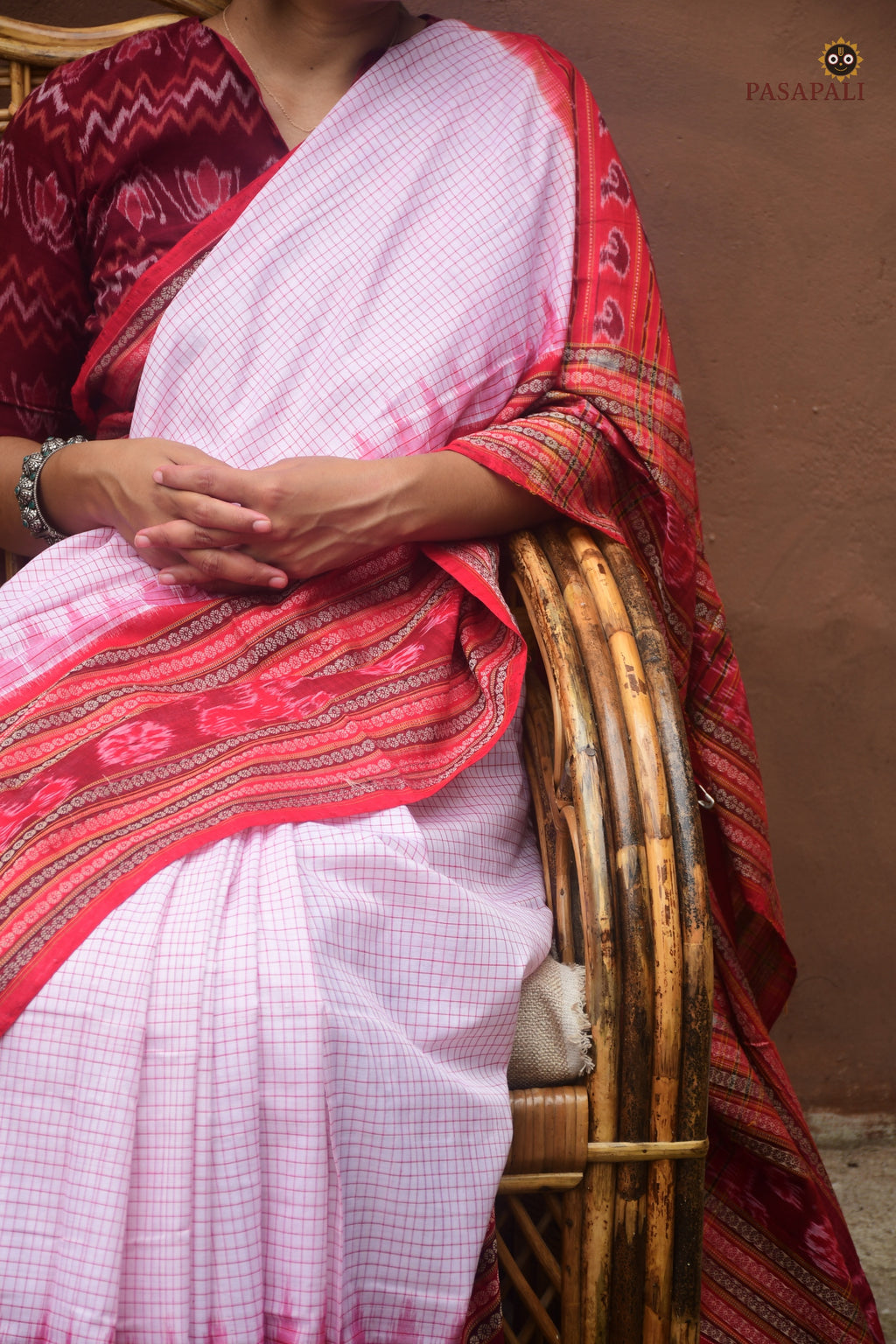 Sachipar check body weave detail — Charushila white Sambalpuri cotton saree, Bandha double ikat, Pasapali