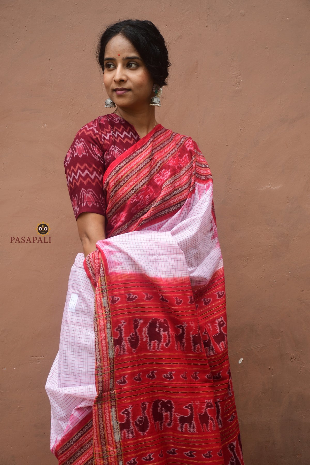 Elephant and deer ikat motif detail on Charushila pallu — Sambalpuri Bandha saree, Bhulia weavers, Pasapali