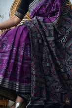 Load image into Gallery viewer, Phula motif pallu detail on Chitralekha purple Sambalpuri handloom saree — mercerized cotton, Bandhakala technique
