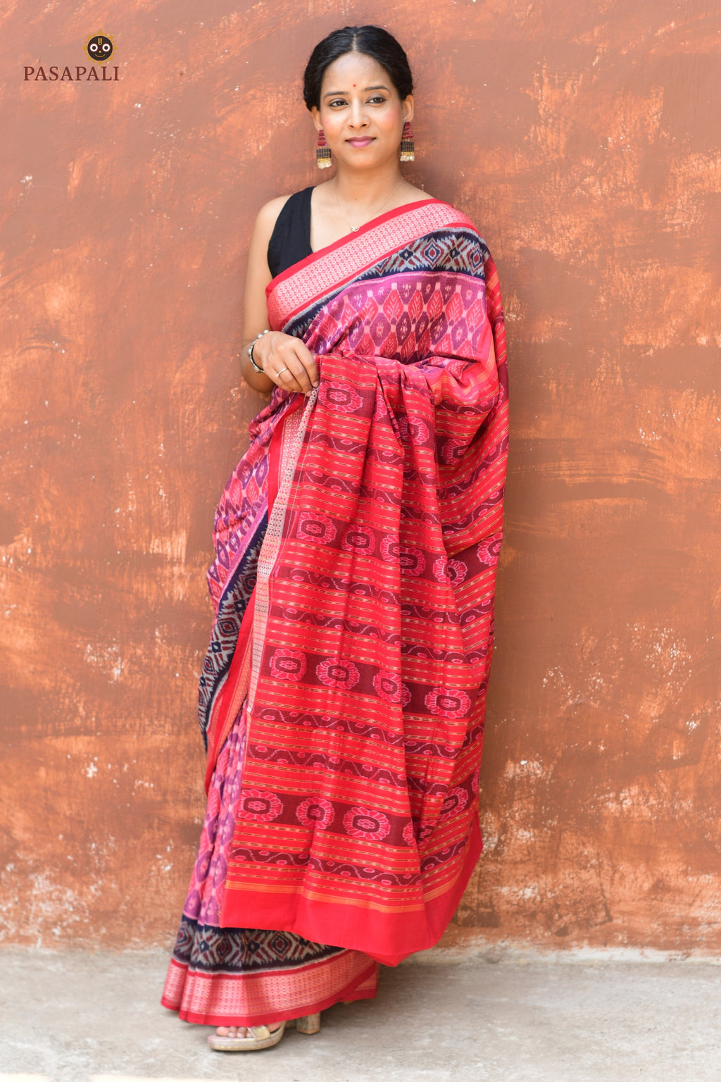 Pallu detail of Damayanti — ikat flower motifs on pink Sambalpuri double ikat mercerized cotton saree, Pasapali