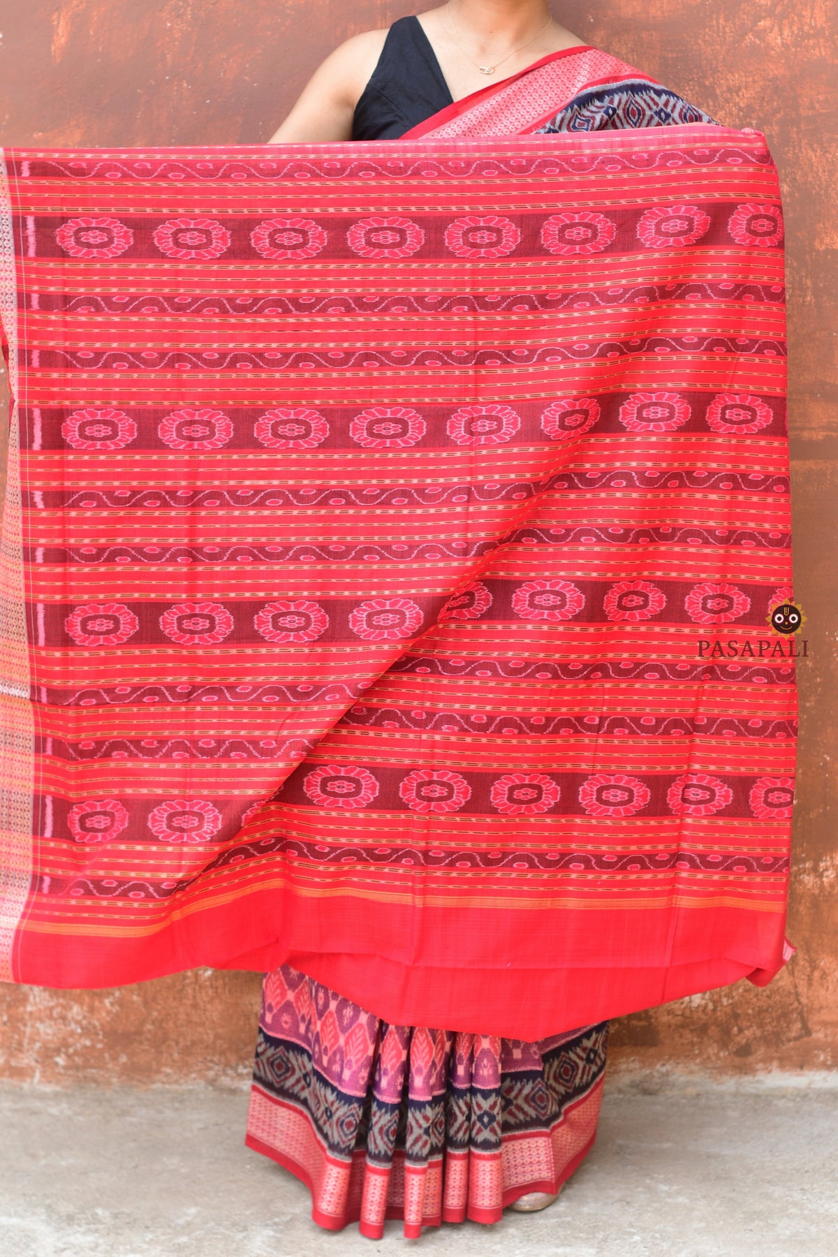Bandha double ikat motif detail on Damayanti — ikat flower and Rudraksha alignment, Sambalpuri saree Pasapali