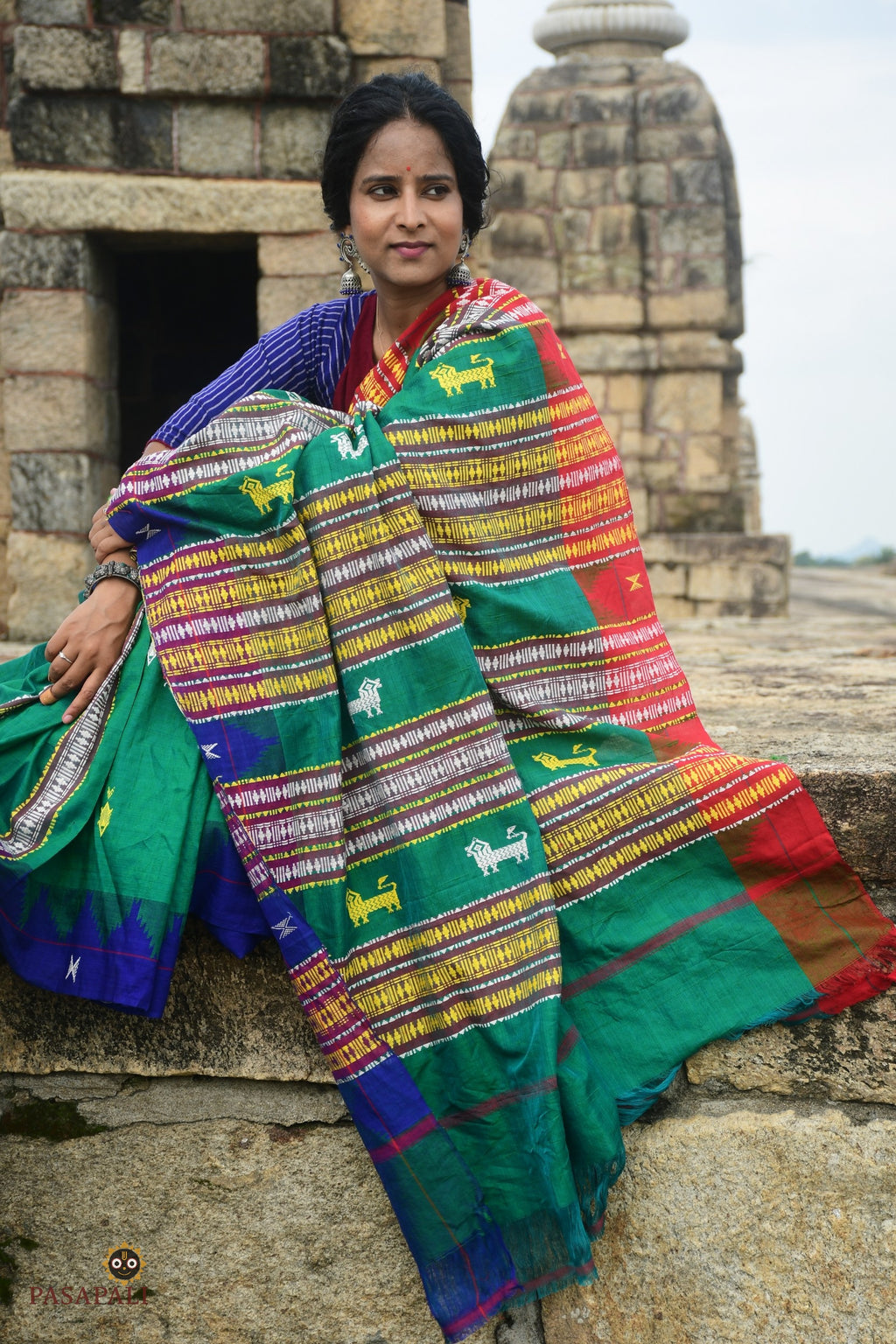 Texture detail of Deomali Tussar Cotton Silk Kotpad saree — handspun surface, vegetable dyed earthy green tone