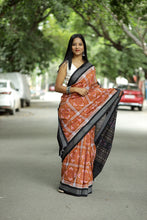 Load image into Gallery viewer, Fine Floral Ikat and Square Line Grids on Sambalpuri Saree - Pasapali
