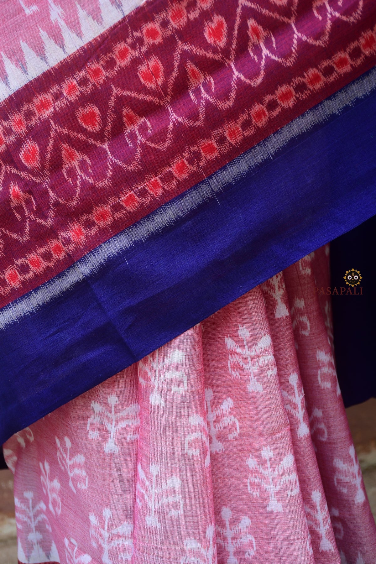 Hemavati Sambalpuri cotton saree — phula motif pallu close-up, Bandha double ikat technique, Pasapali Odisha