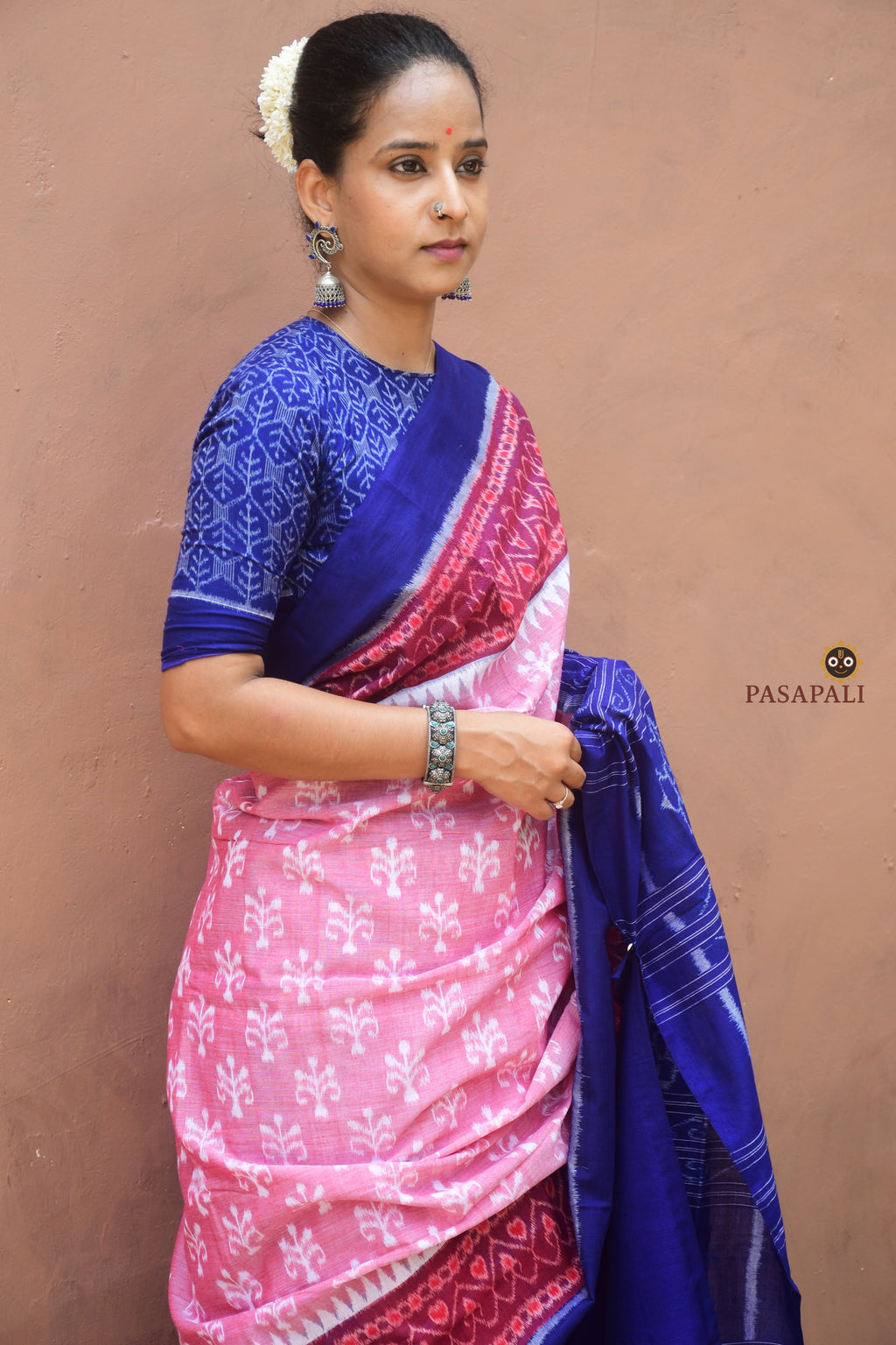Hemavati GI certified Sambalpuri handloom saree — draped view in mercerized cotton, pink with blue-maroon border